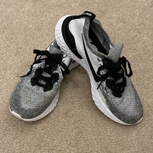 Nike Epic React Flyknit 2 Women’s Black and Gray Athletic Sneakers - Size 9.5